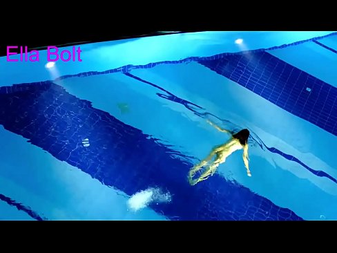 ❤️ म हेर्न रोक्न सक्दिन, जवान गोरा ELLA BOLT रिसोर्ट पूलमा नग्न पौडी खेल्दै समातियो ❤❌ गुदा अश्लील  ❌️